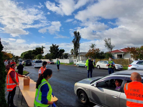 Picture of volunteers with food parcels in South Auckland